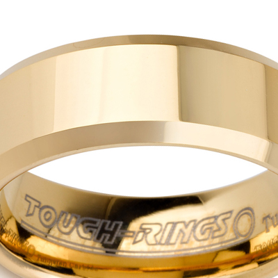 טבעת טונגסטן לגבר מוברקת בציפוי זהב בעובי 8 ממ.